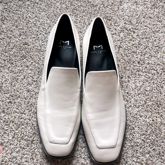 Marc Fisher Hemmy | white smooth leather loafer | size 9 - Picture 1 of 6